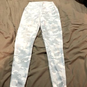 WHITE CAMO PTULA LEGGINGS